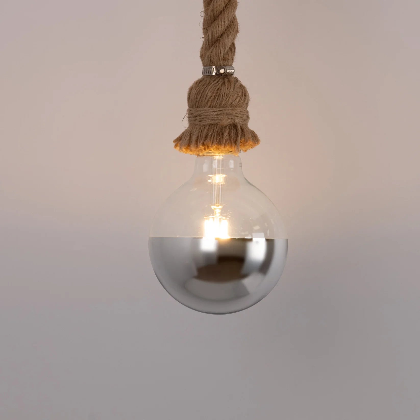 Bombilla decorativa espejada plateada E27 G125 - 6W - 3000K