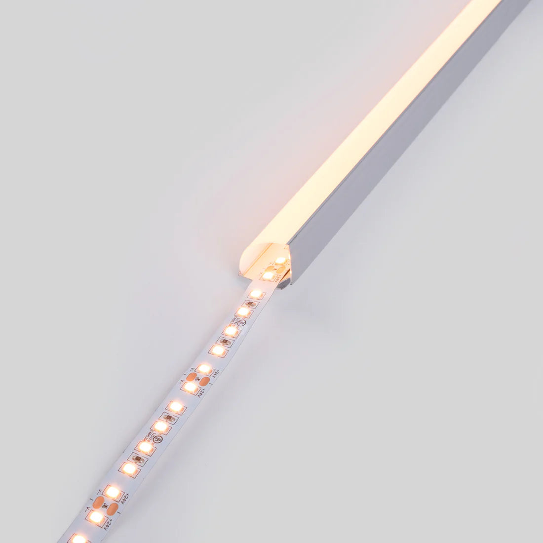 Perfil de aluminio de superficie para esquinas - Con difusor - Kit completo - 20x20mm - Tira LED hasta 10mm - 2 metros