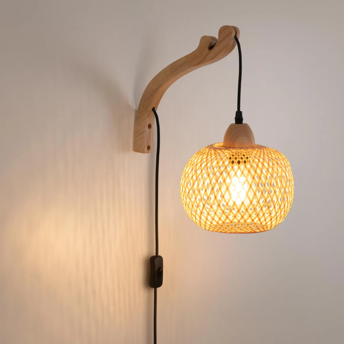 Aplique de Pared de Mimbre y Madera "Phuket" | Con Cable y Enchufe - E27