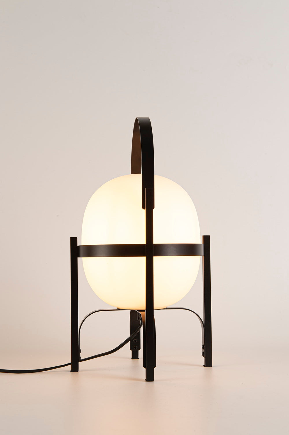 Lámpara de mesa de diseño "Megan" - 25 x 45 cm