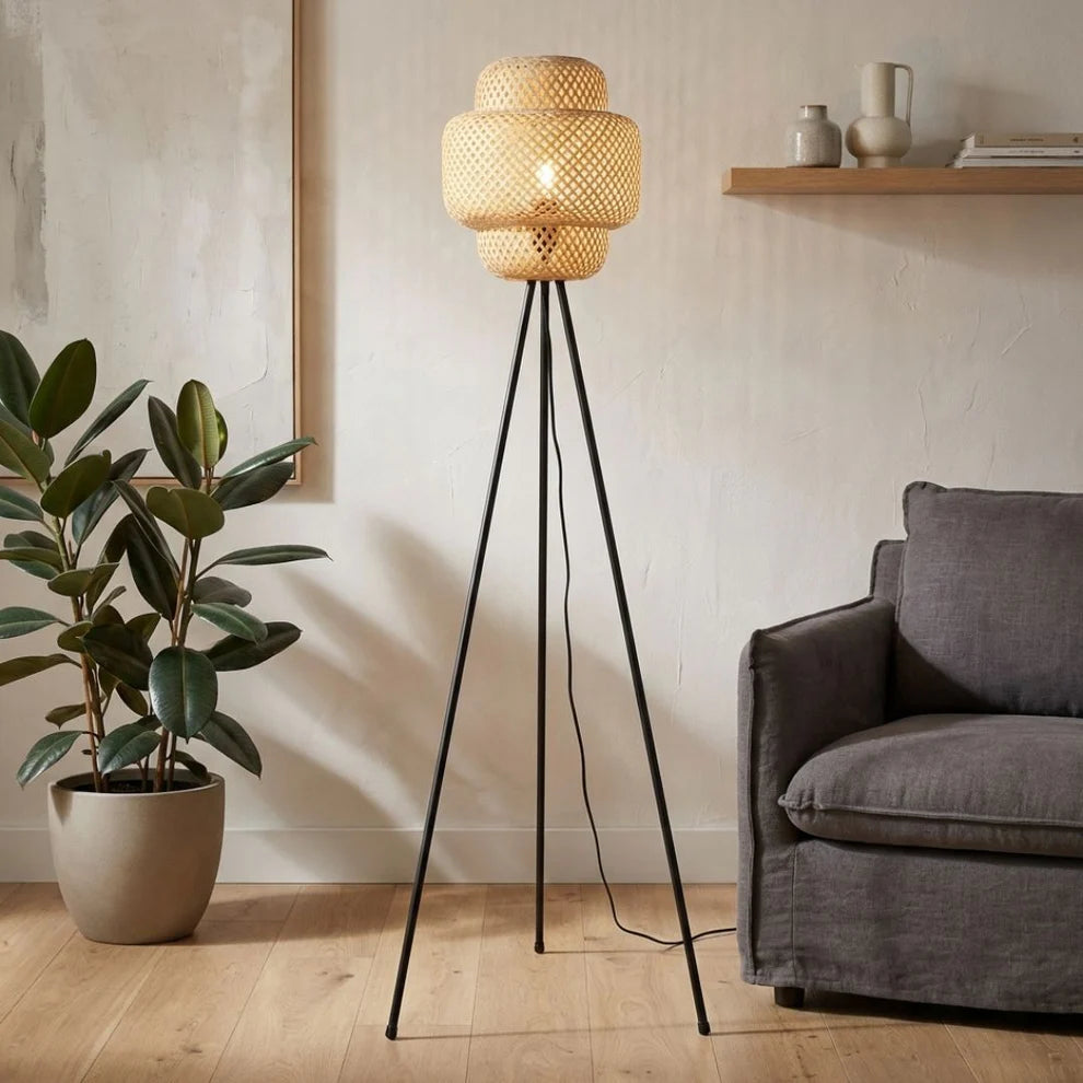 Lámpara de pie de mimbre "Onna"