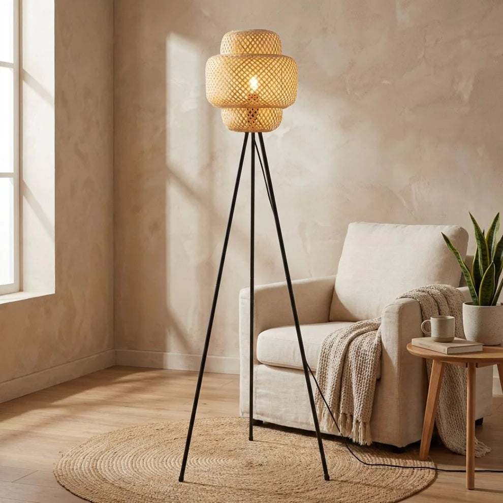 Lámpara de pie de mimbre "Onna"