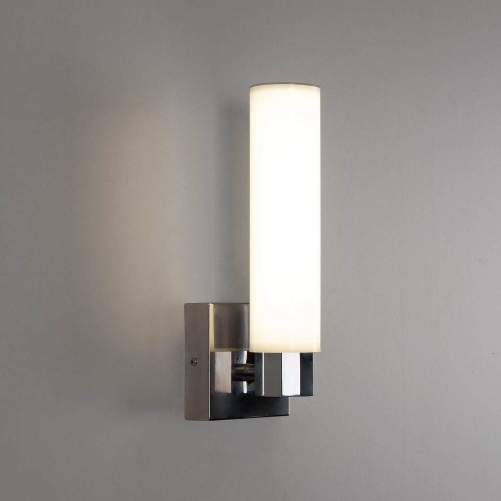 Aplique LED tubular para baño - 4W - 320lm - IP44