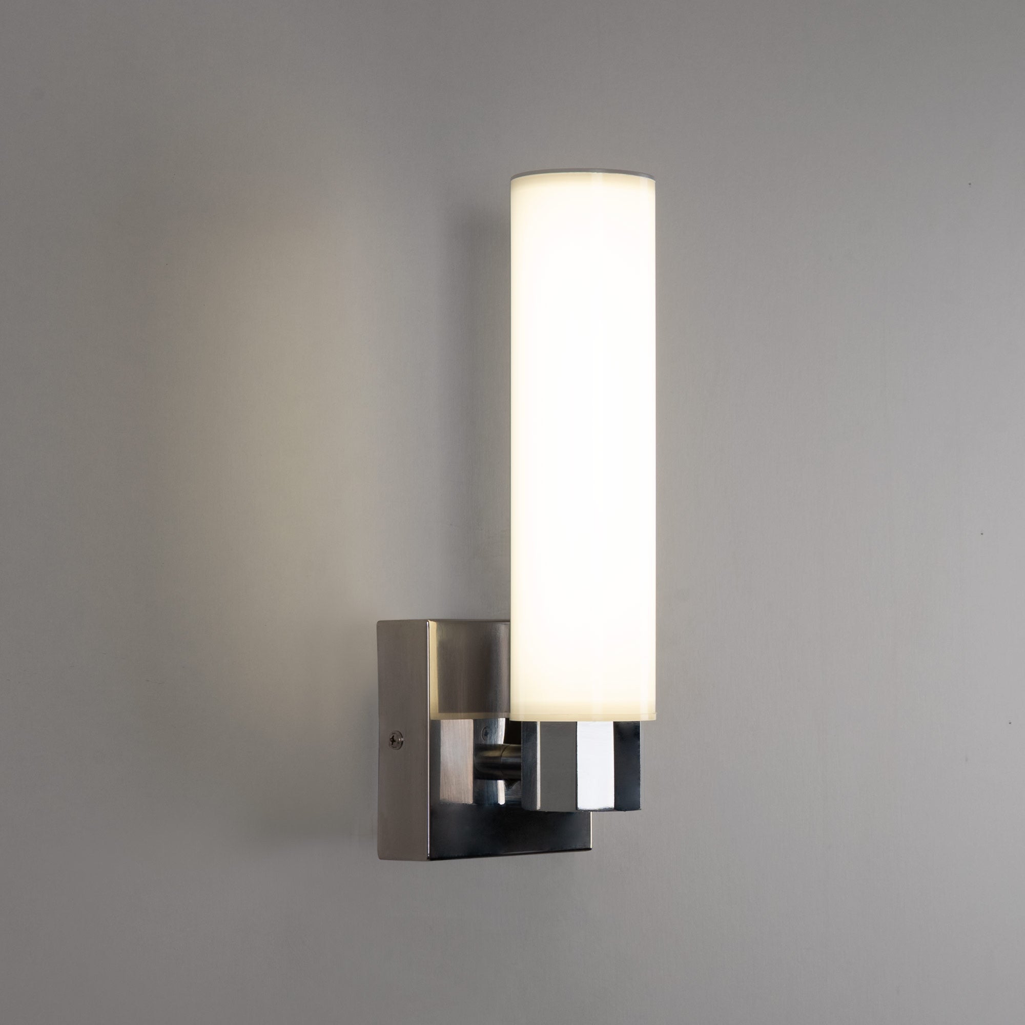 Aplique LED tubular para baño - 4W - 320lm - IP44