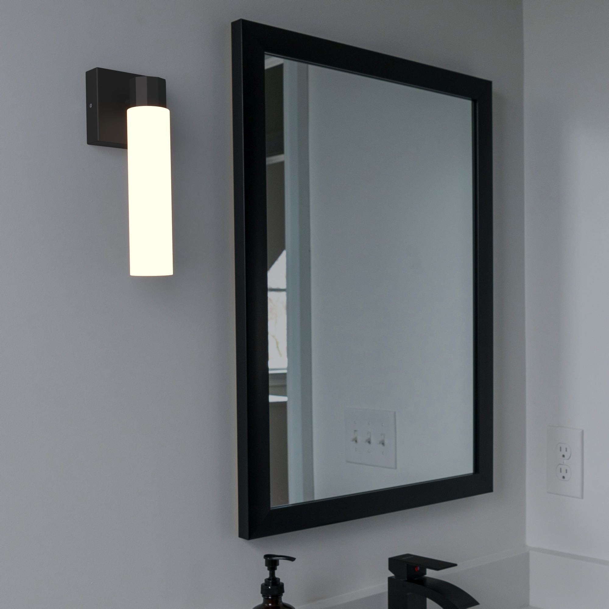 Aplique LED tubular para baño - 4W - 320lm - IP44