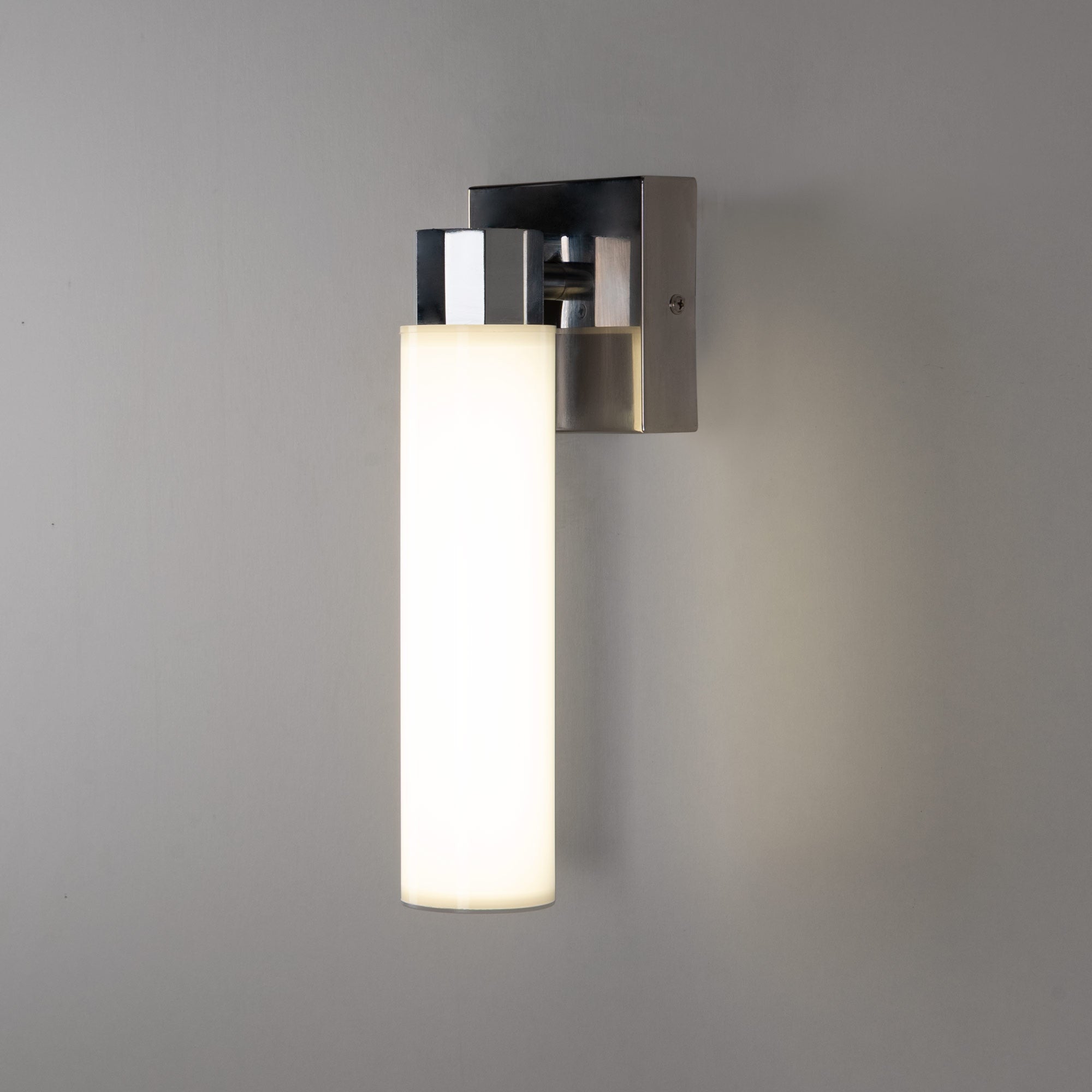 Aplique LED tubular para baño - 4W - 320lm - IP44