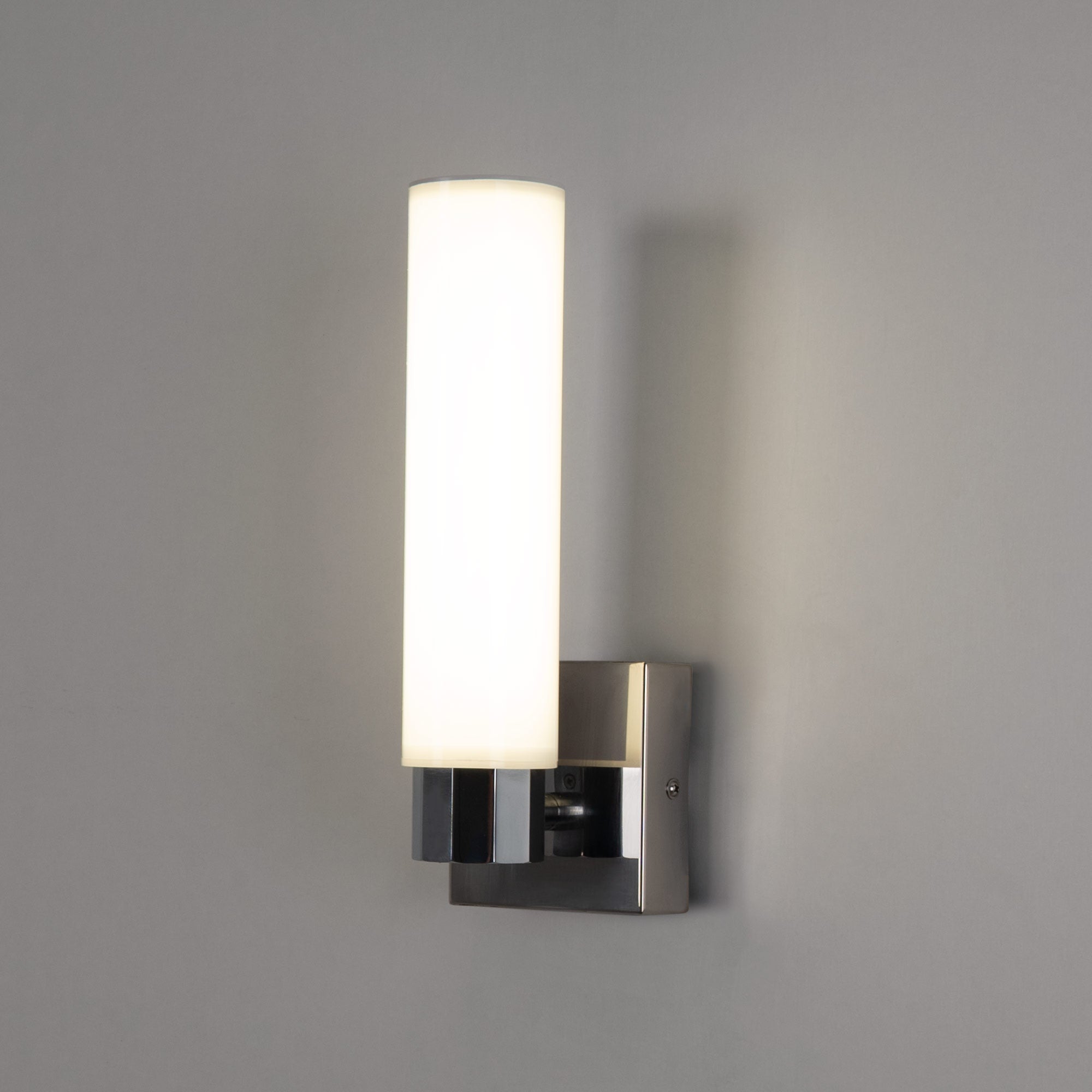 Aplique LED tubular para baño - 4W - 320lm - IP44