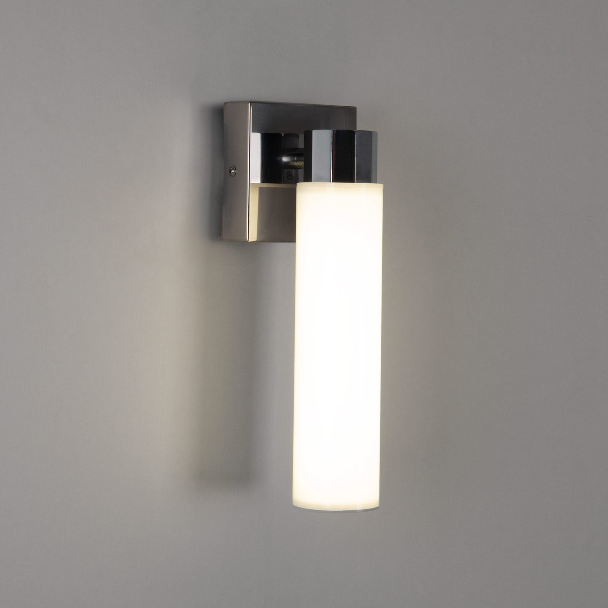 Aplique LED tubular para baño - 4W - 320lm - IP44