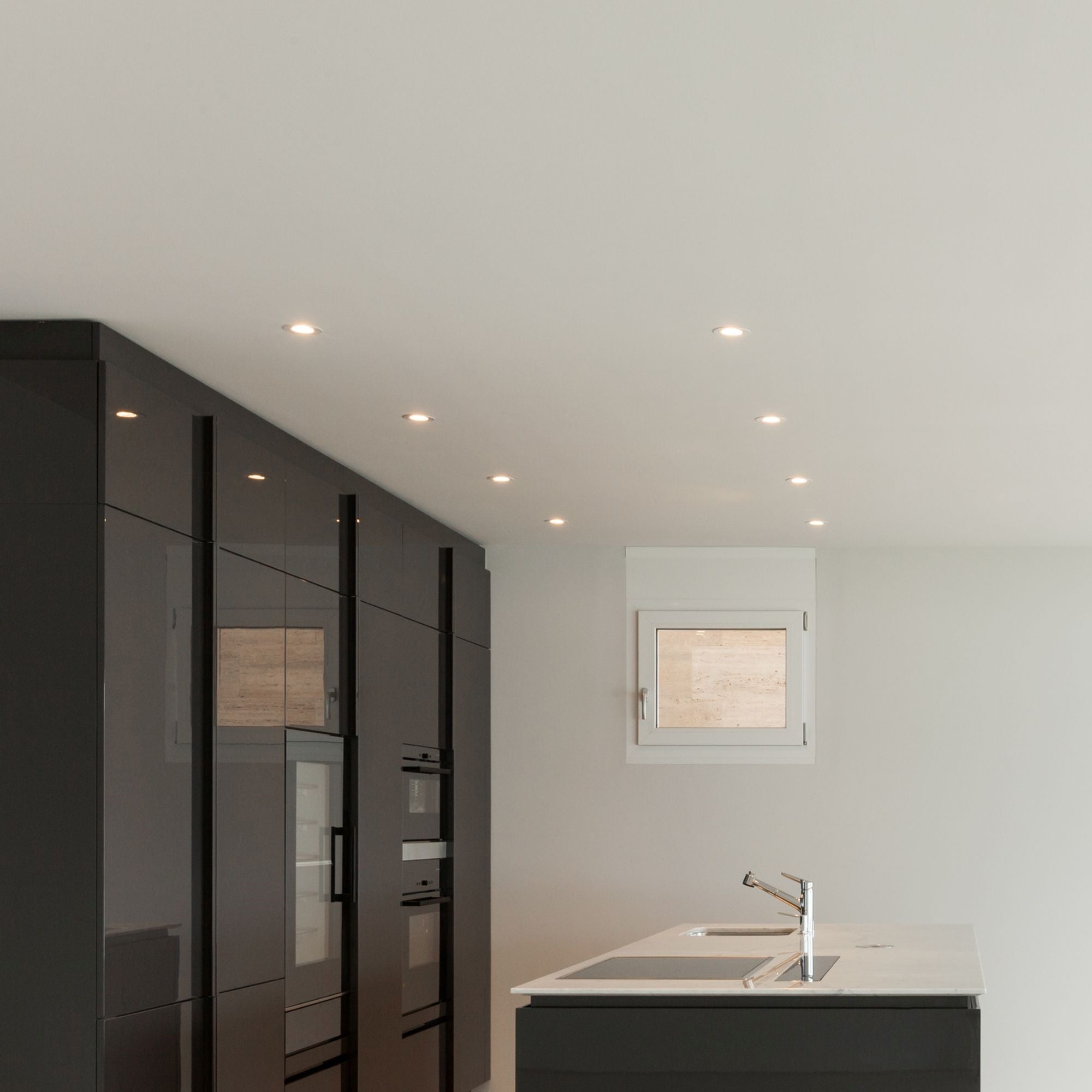 Spot plástico embutir para lámpara GU10 / MR16 - Corte Ø75 mm