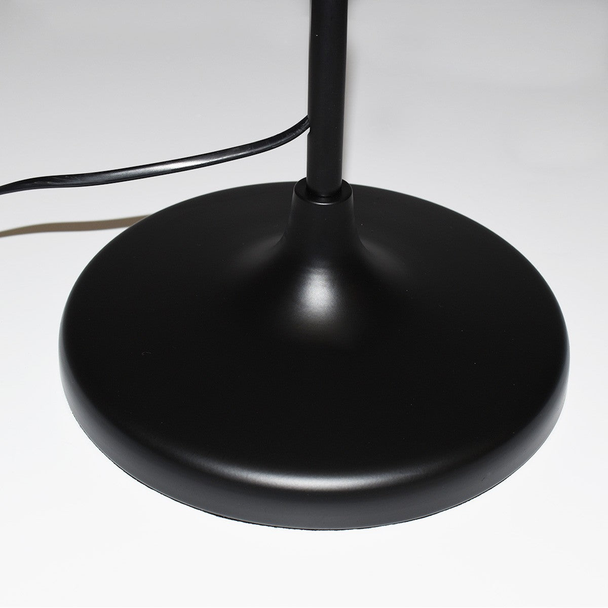 Lámpara de pie en mimbre "NIKKO"