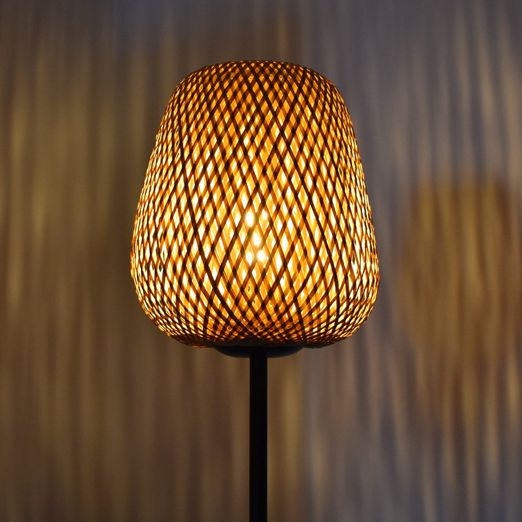 Lámpara de pie en mimbre "NIKKO"